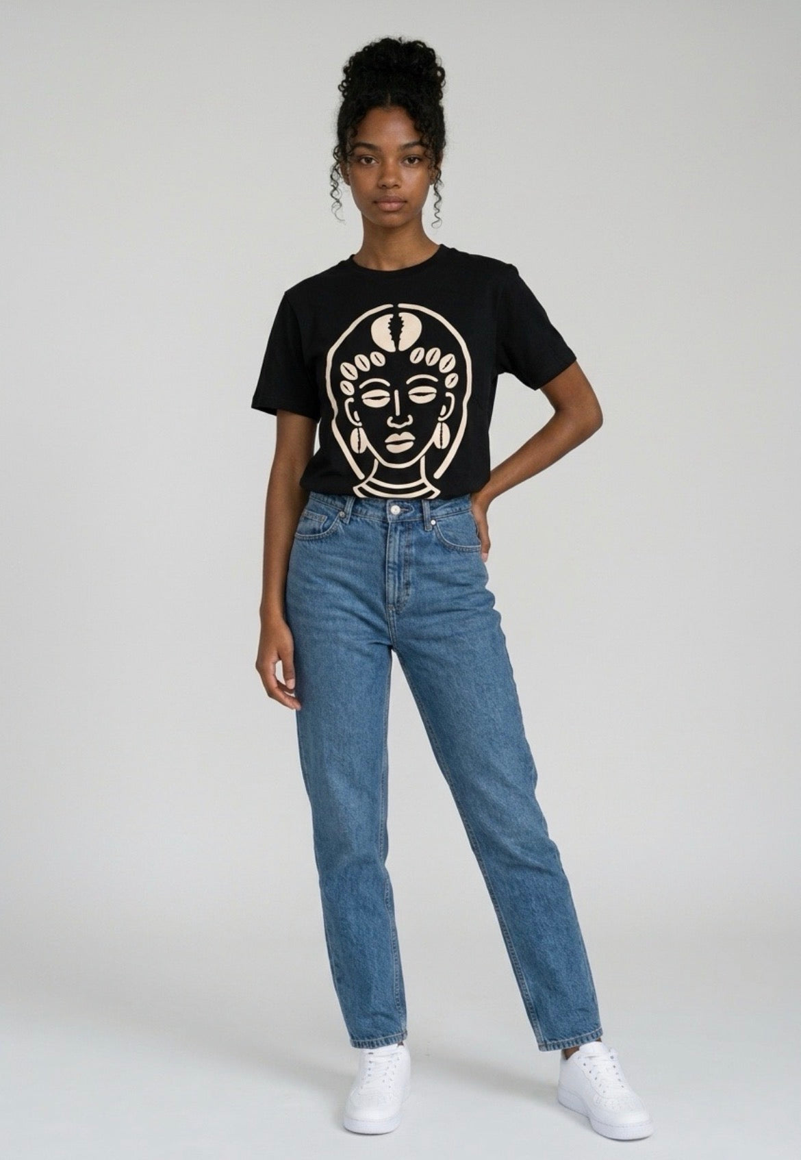 Queen Cowrie T-Shirt